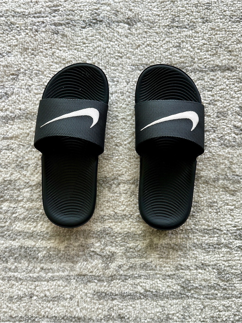 KIDS: nike slides